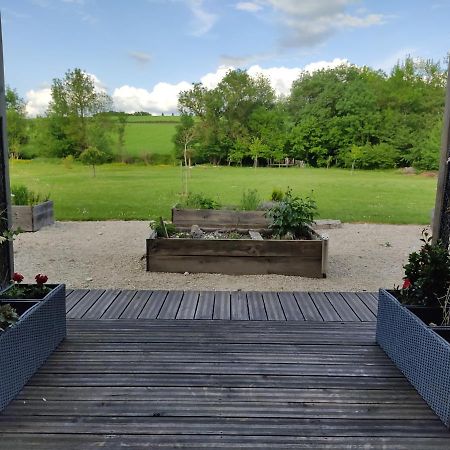 Au Pied Du Lariat Bed and Breakfast Léoville Exteriör bild