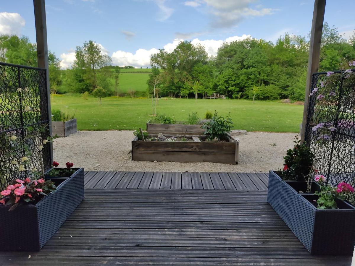 Au Pied Du Lariat Bed and Breakfast Léoville Exteriör bild